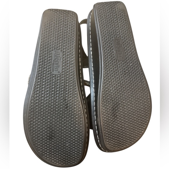 Alegria Verona Antique Pewter & Black Women's Beaded and Butterfly Wedge Sandals - Picture 12 of 12